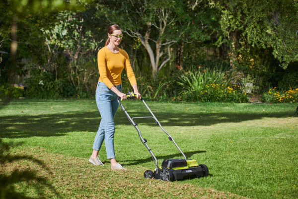 Ryobi One+ RY18SFX35A Verticuteerder - Afbeelding 2
